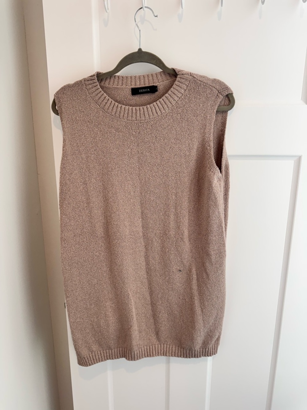 Zesica Women Beige Knit Sleeveless Sweater Vest and shorts set. New without Tags